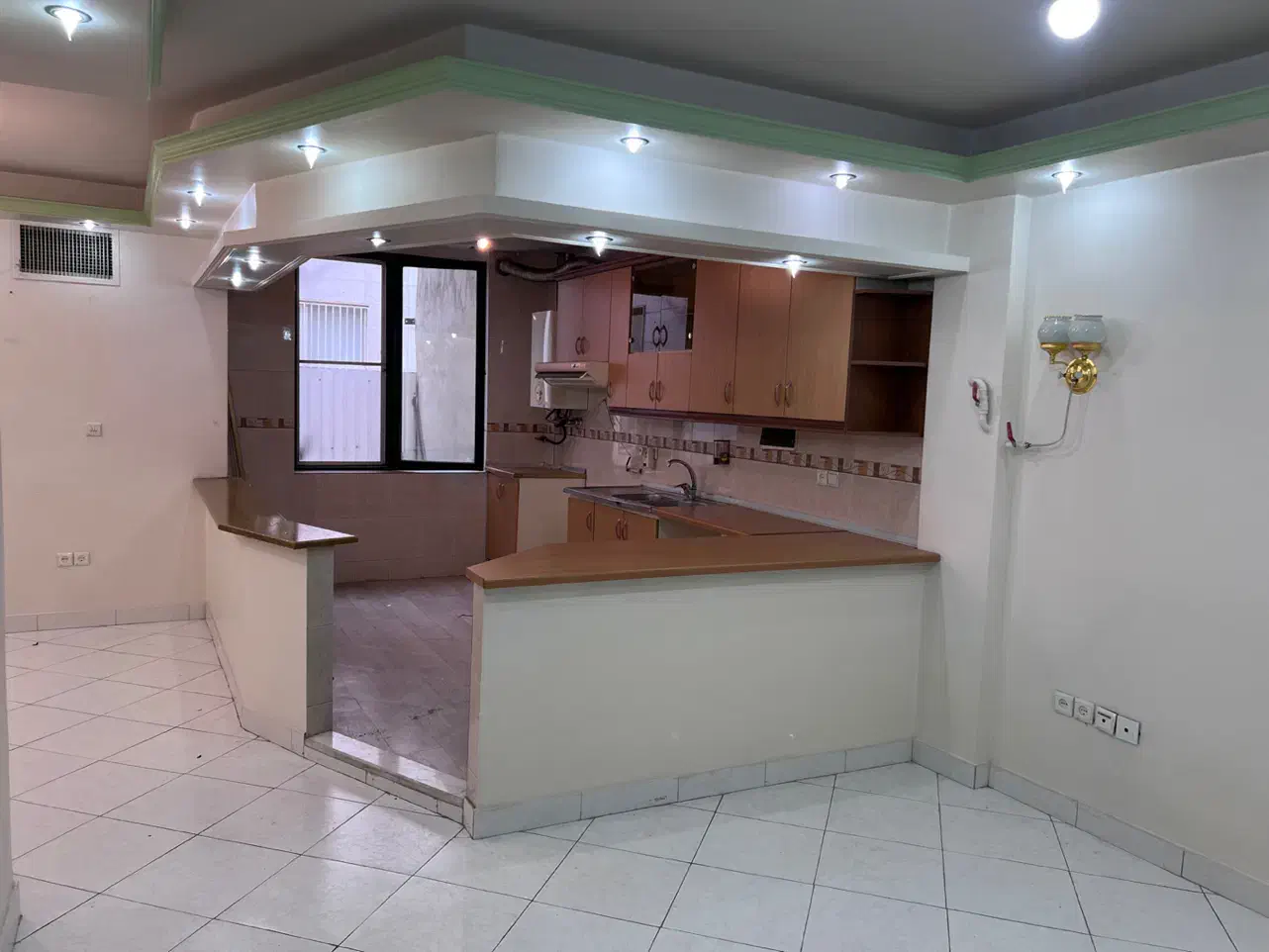 ۶۵ متری/۱۶ متری اول جنوبی/زوج یا مجرد موجه خانم