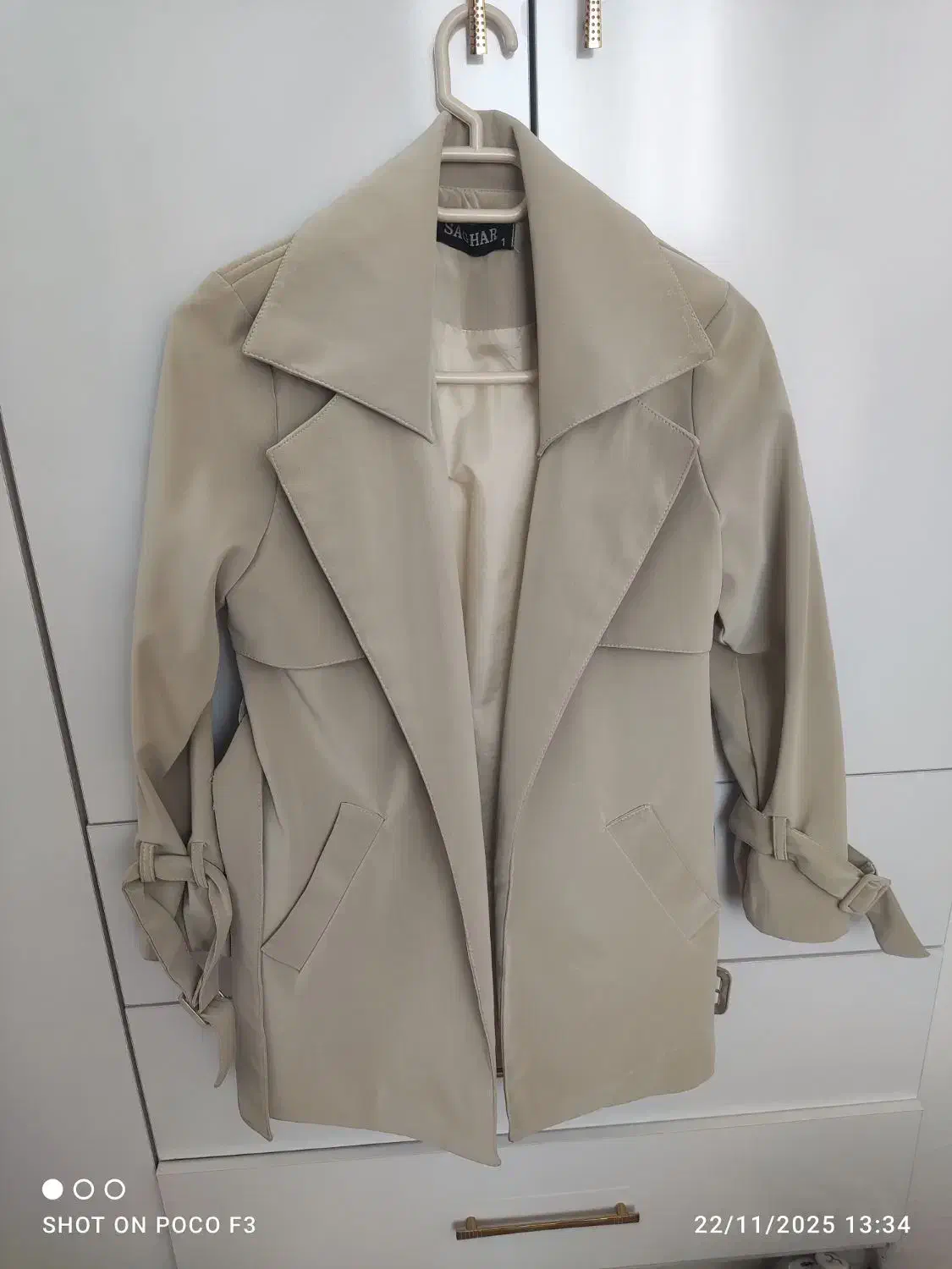 لباس،بارونی|لباس|تاکستان, |دیوار