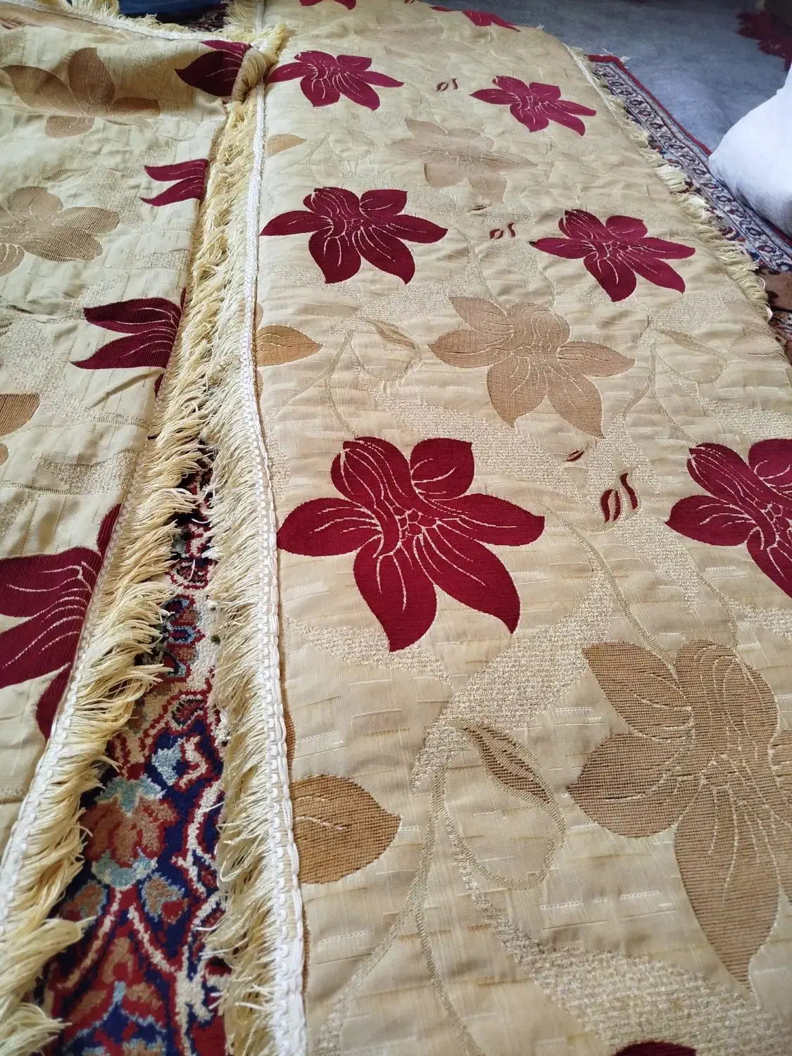 پوش کناره|رختخواب، بالش، پتو|زهک, |دیوار