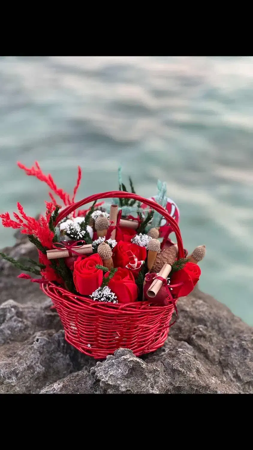 گل یلدا|گل مصنوعی|کیش, |دیوار