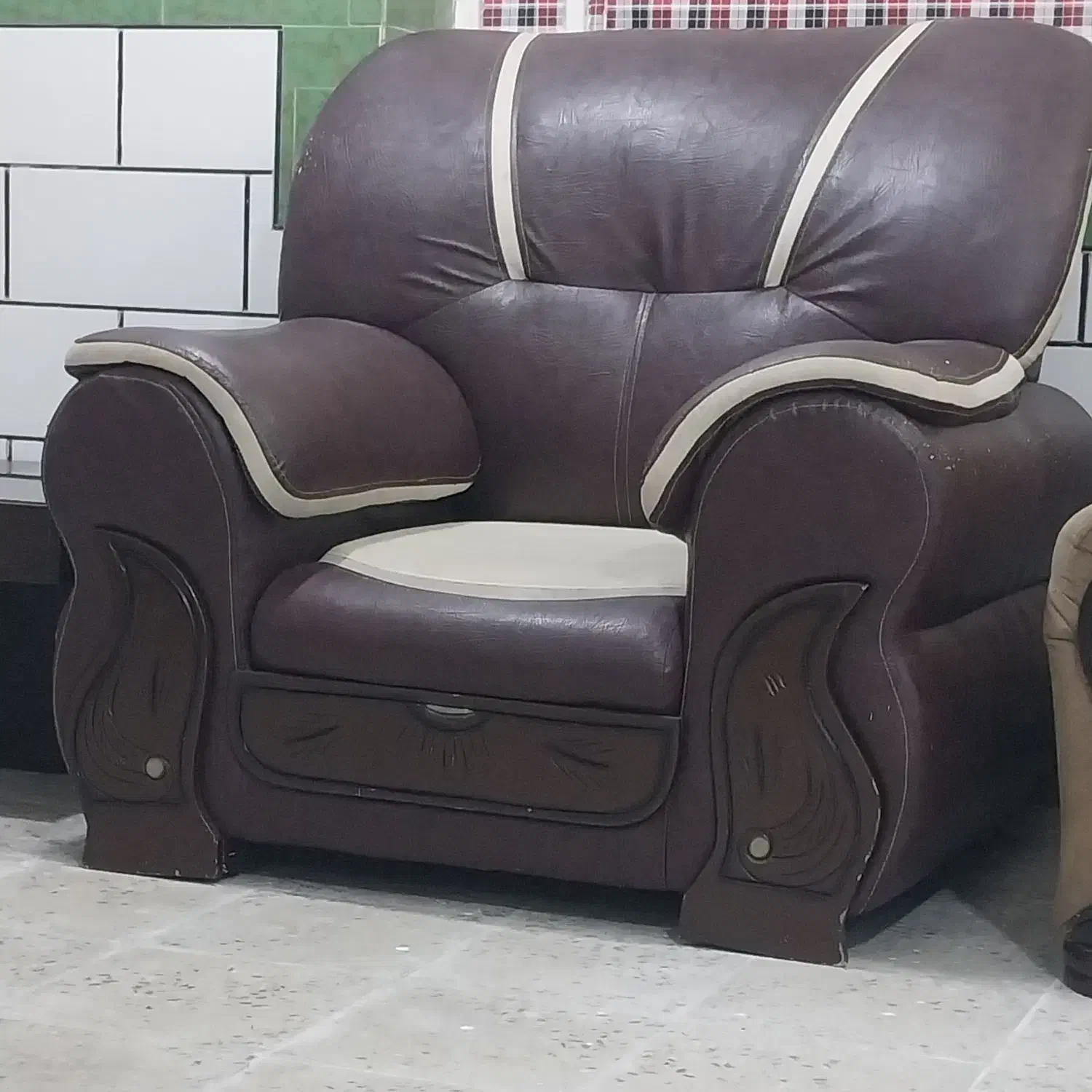 مبل یک نفره .قیمت یک میلیون...|مبلمان خانگی و میز عسلی|شوشتر, |دیوار