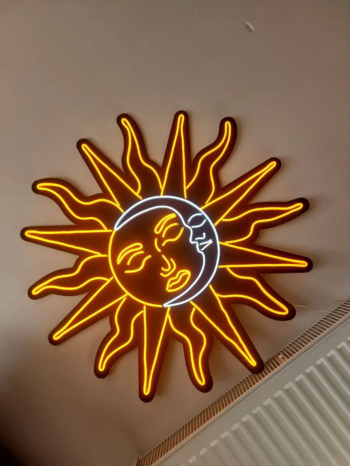 نئون خورشیدوماه|ریسه و چراغ تزئینی|یزد, |دیوار