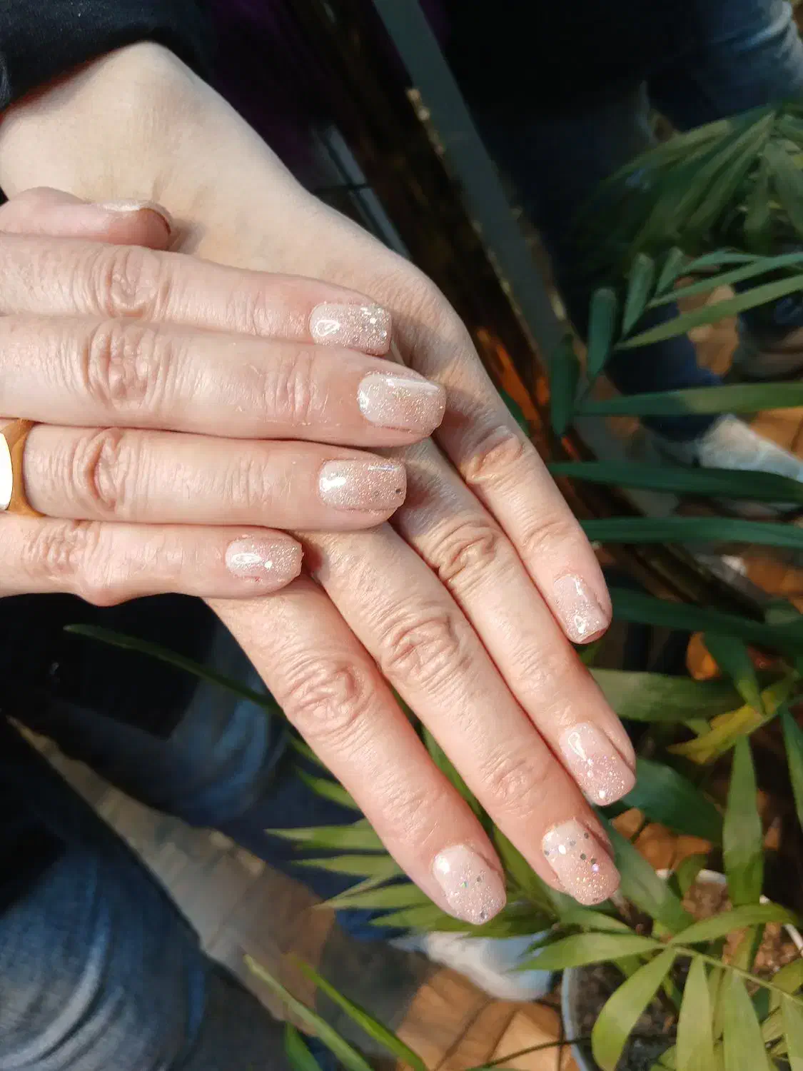 نیازمند مدل ناخن|خدمات آرایشگری و زیبایی|رشت, پیرسرا|دیوار