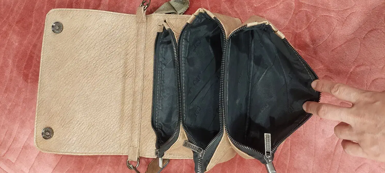 کیف|کیف، کفش، کمربند|ازنا, |دیوار