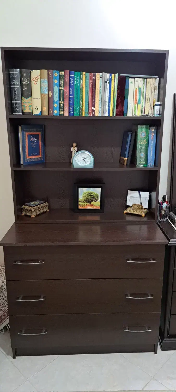 کتابخانه سالم و تمیز|کتابخانه، شلف، قفسه‌های دیواری|قرچک, شهرک طلائیه|دیوار