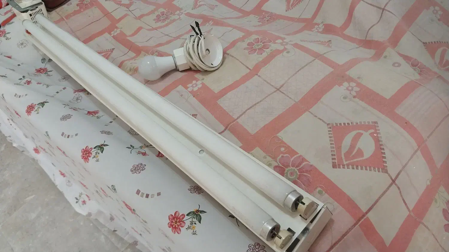 مهتابی دوقلووپایه چراغ دیواری|لامپ و چراغ|خمینیشهر, |دیوار