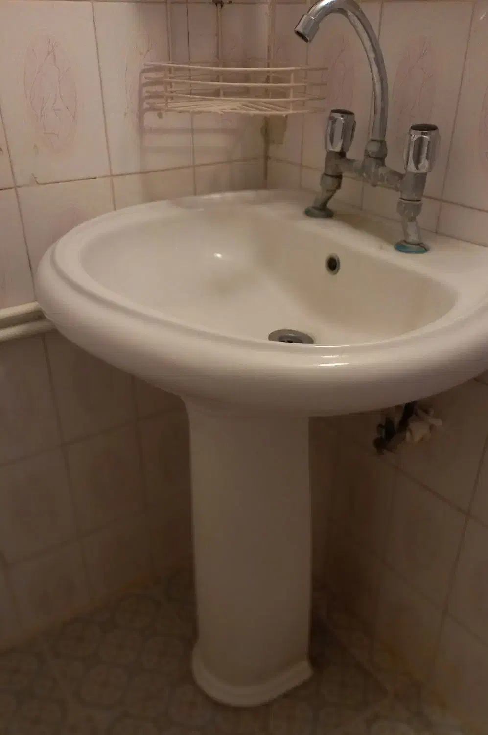 روشویی سایز بزرگ|لوازم سرویس بهداشتی|خرم‌آباد, |دیوار