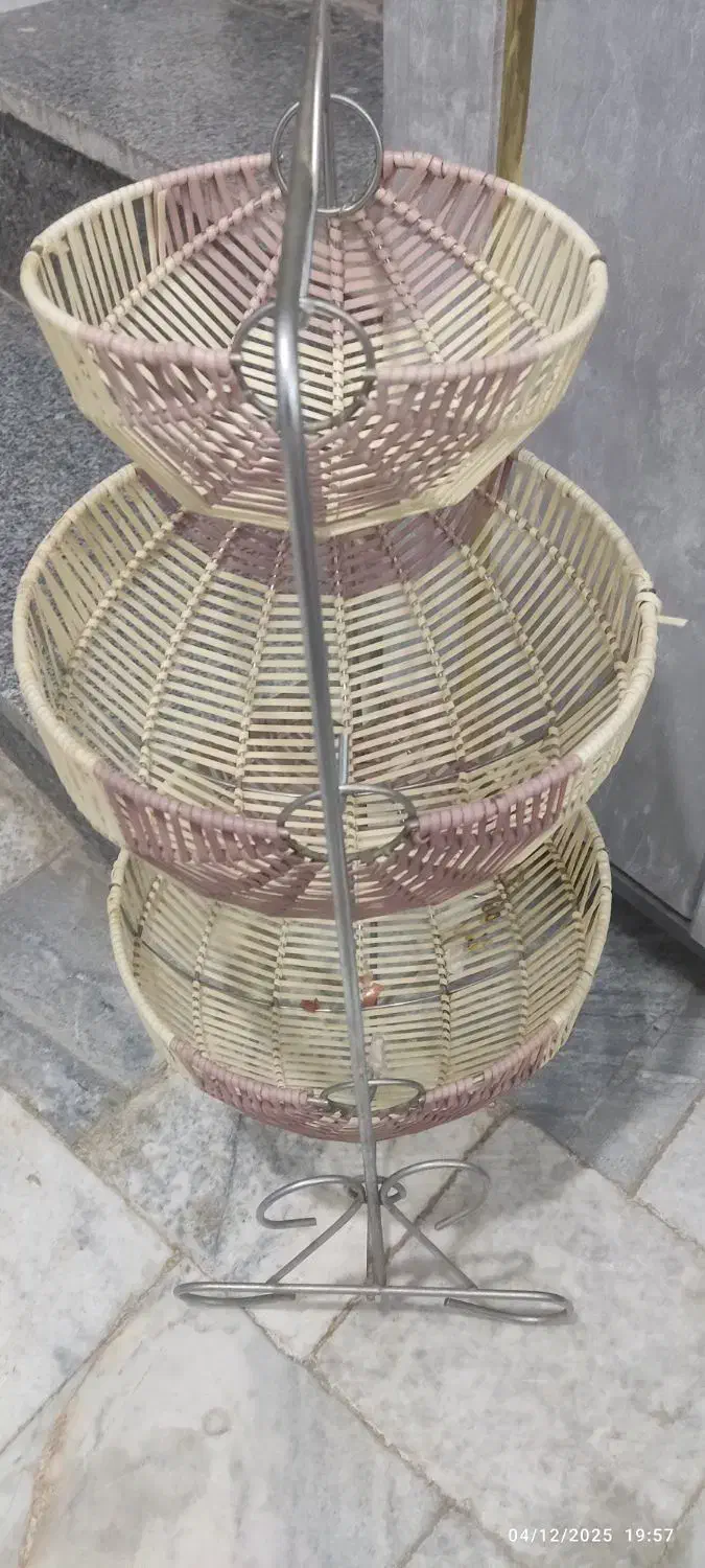 جای سیب زمینی پیاز|ظروف نگهدارنده، پلاستیکی، یک‌بارمصرف|قروه, |دیوار