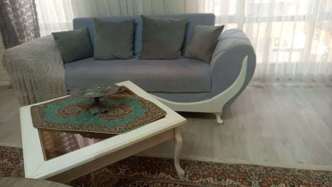 مبل ۷ نفره همراه با میز و عسلی و زیرتلویزیون|مبلمان خانگی و میز عسلی|قروه, |دیوار