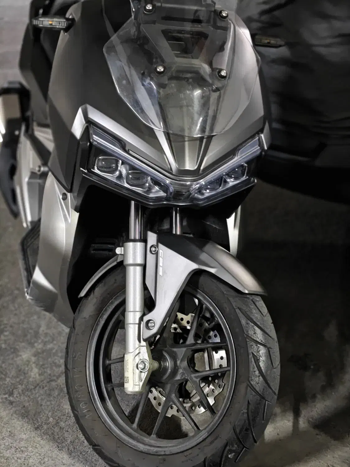 agv مدل ۱۴۰۲ کم کار|موتورسیکلت|تهران, فردوس|دیوار