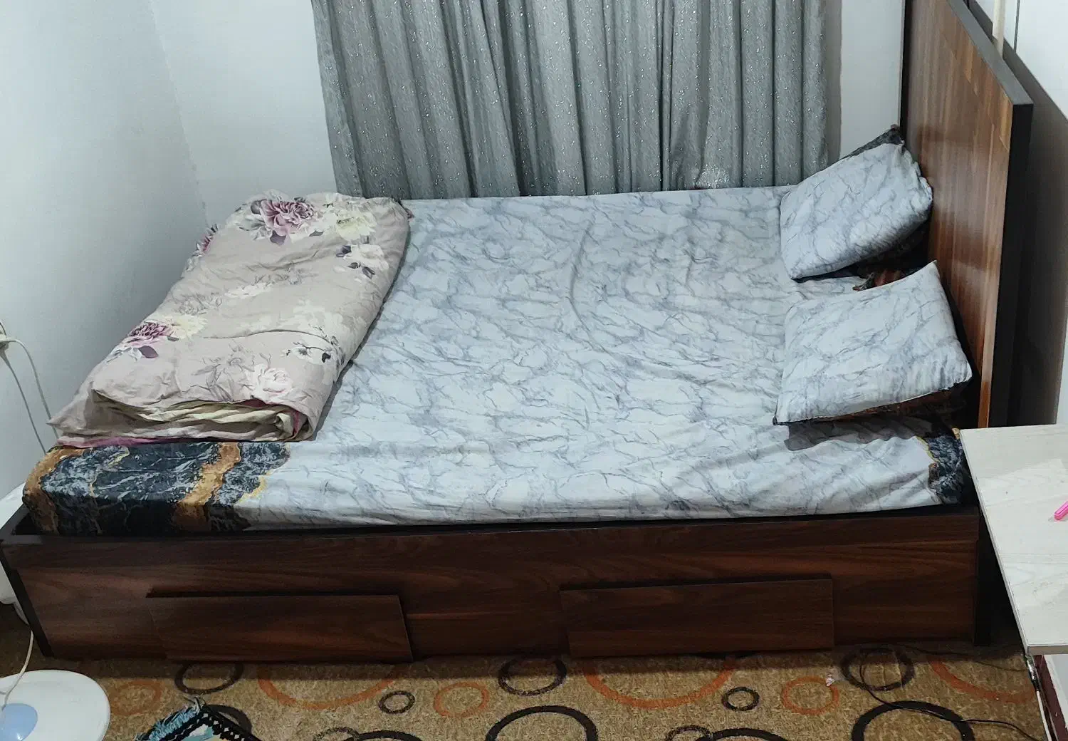 تخت دو نفره  با تشک فنری  با دراور  چهار کشو|تخت و سرویس خواب|رشت, حمیدیان|دیوار