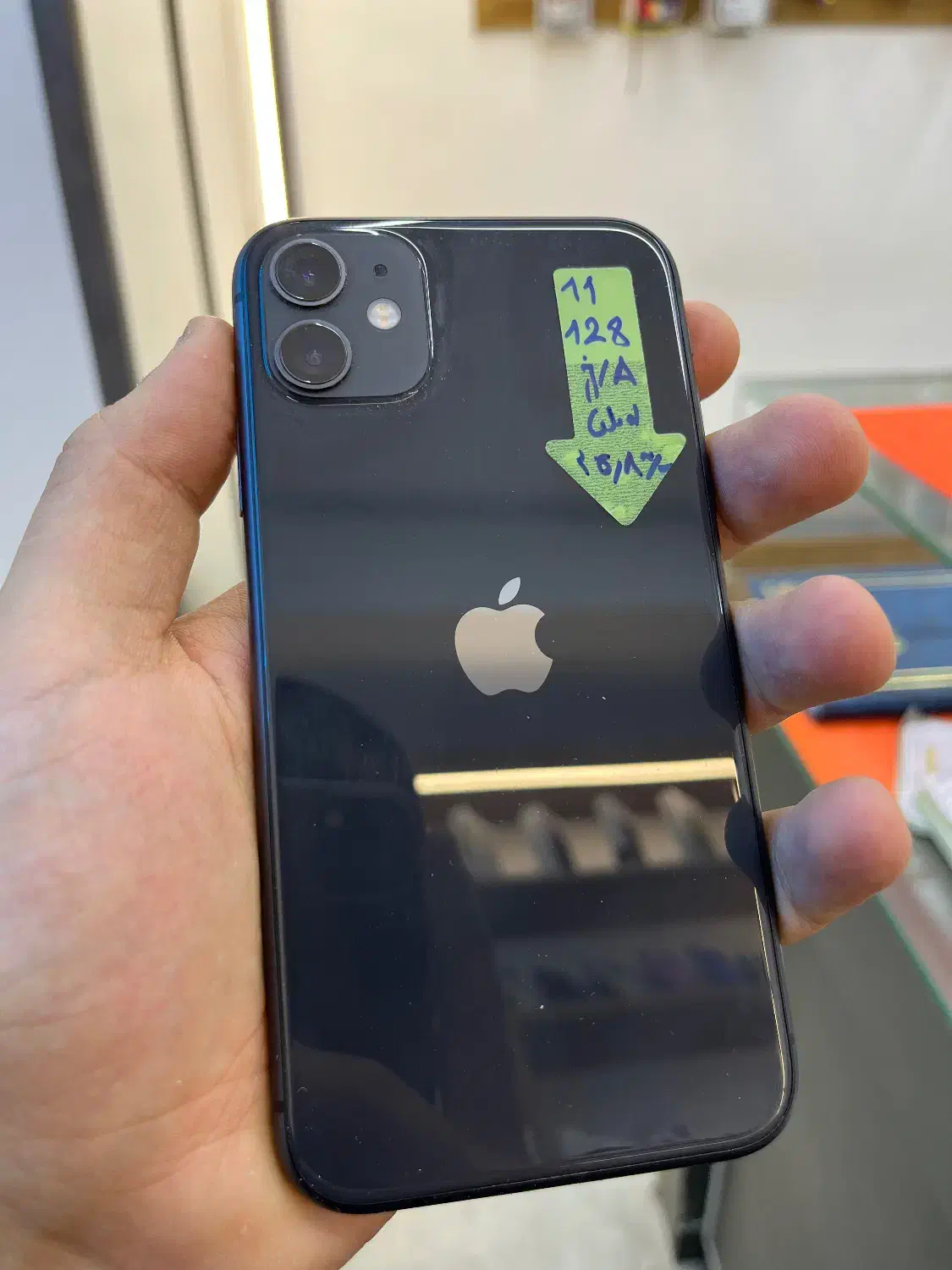 ۱۱ نرمال (۱۲۸گیگ )|موبایل|اصفهان, باغ زرشک|دیوار