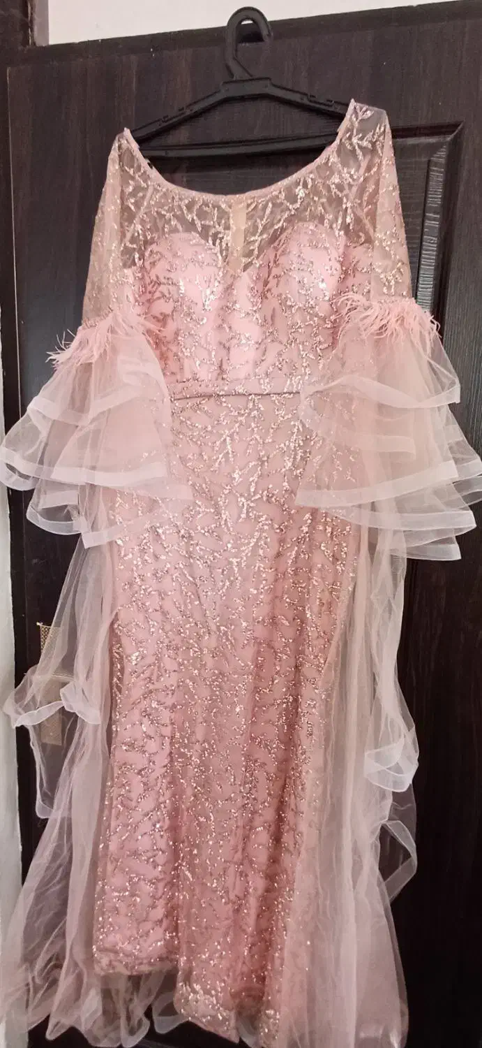 لباس مجلسی|لباس|لاهیجان, لیالستان|دیوار