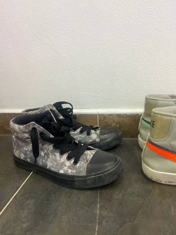 کتانی|کیف، کفش، کمربند|کیش, |دیوار