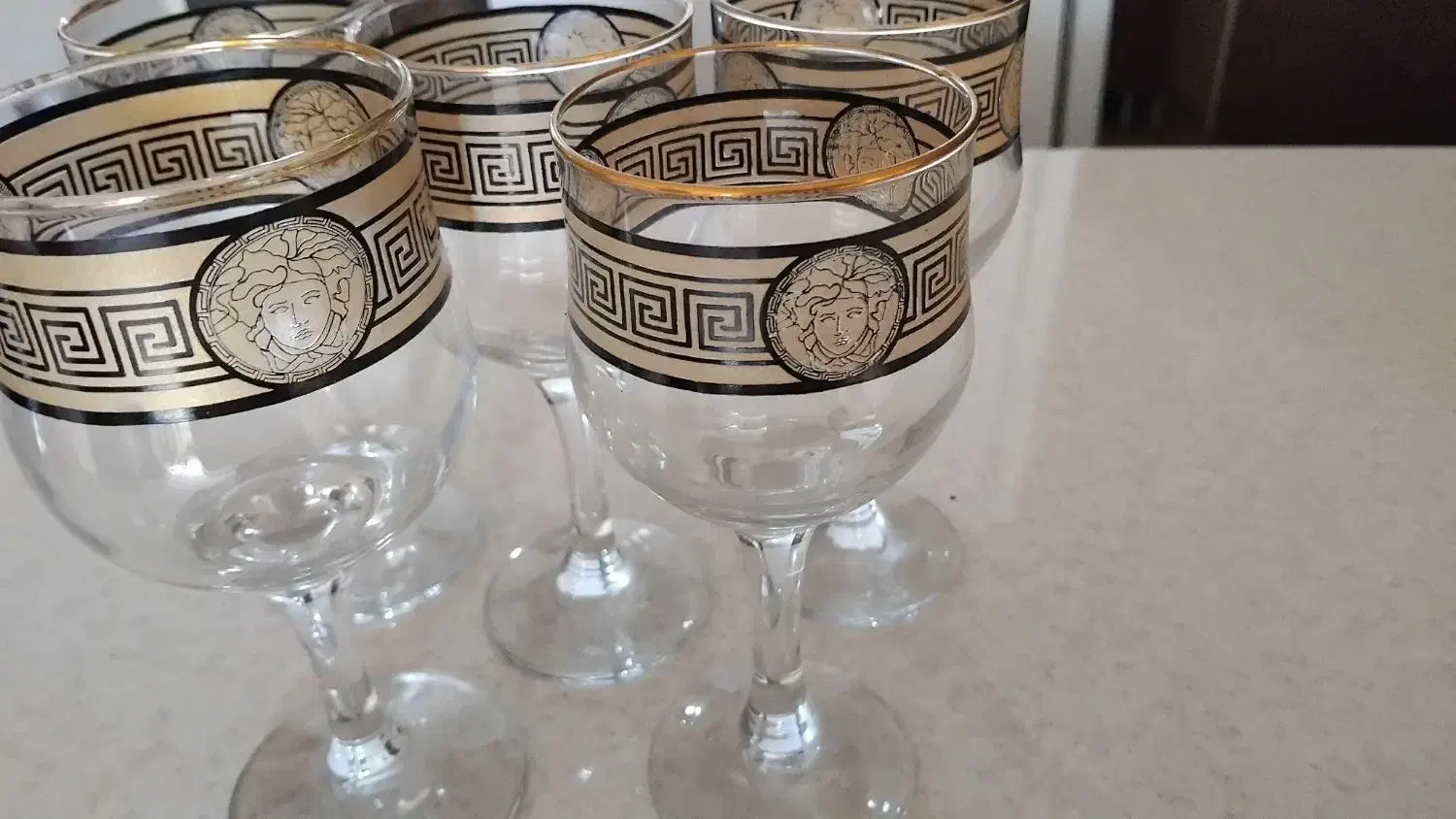 پنج عدد لیوان|ظروف سرو و پذیرایی|صدرا-فارس, فاز ۱|دیوار