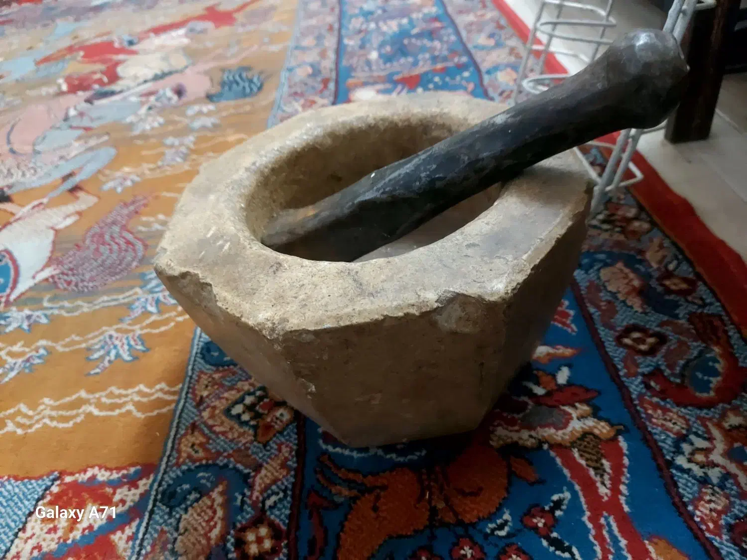 جوغن سنگی قدیمی|کلکسیون اشیاء عتیقه|کرمان, |دیوار