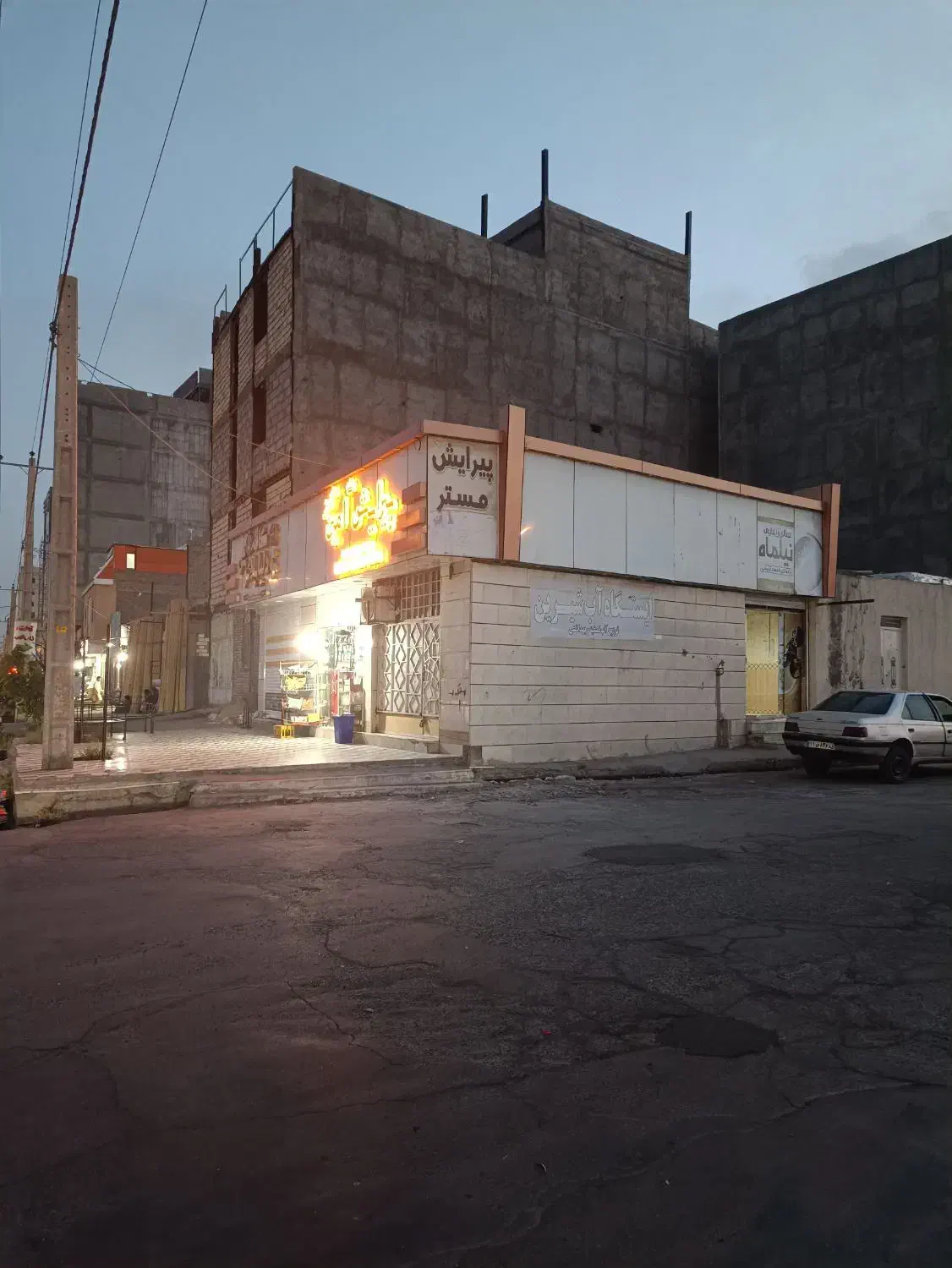 اجاره مغازه نبش خ تختی و شهید مزاری|اجارهٔ مغازه و غرفه|زاهدان, |دیوار