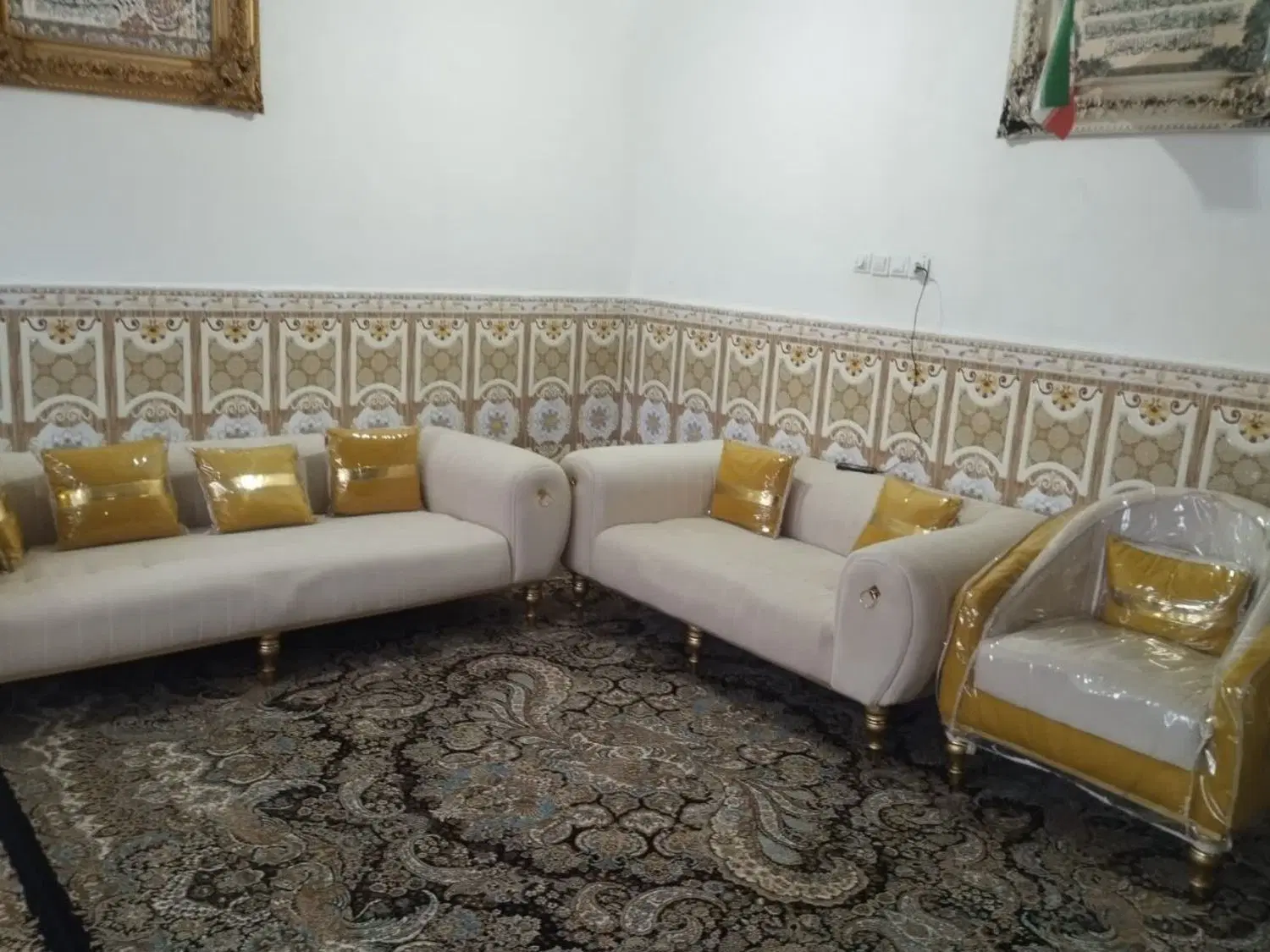 مبل تمیز|مبلمان خانگی و میز عسلی|باغ ملک, |دیوار
