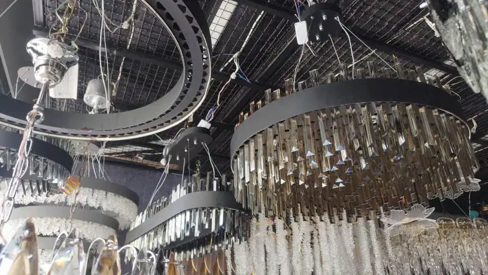 نصاب لوستر و تعمیرات انواع لوستر|خدمات پیشه و مهارت|زاهدان, |دیوار