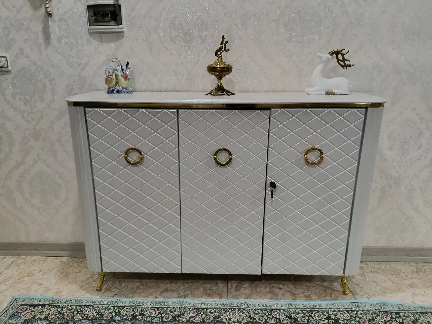 کنسول بدون آینه سفید طلایی|بوفه، ویترین، کنسول|نظرآباد, مصطفی آباد|دیوار