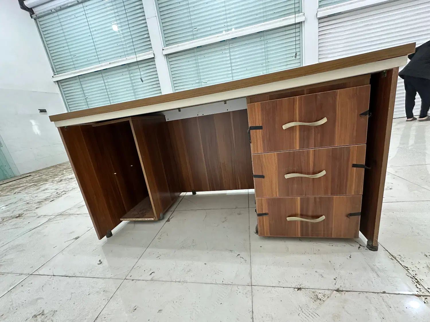 میز اداری|دفتر کار|ملایر, |دیوار