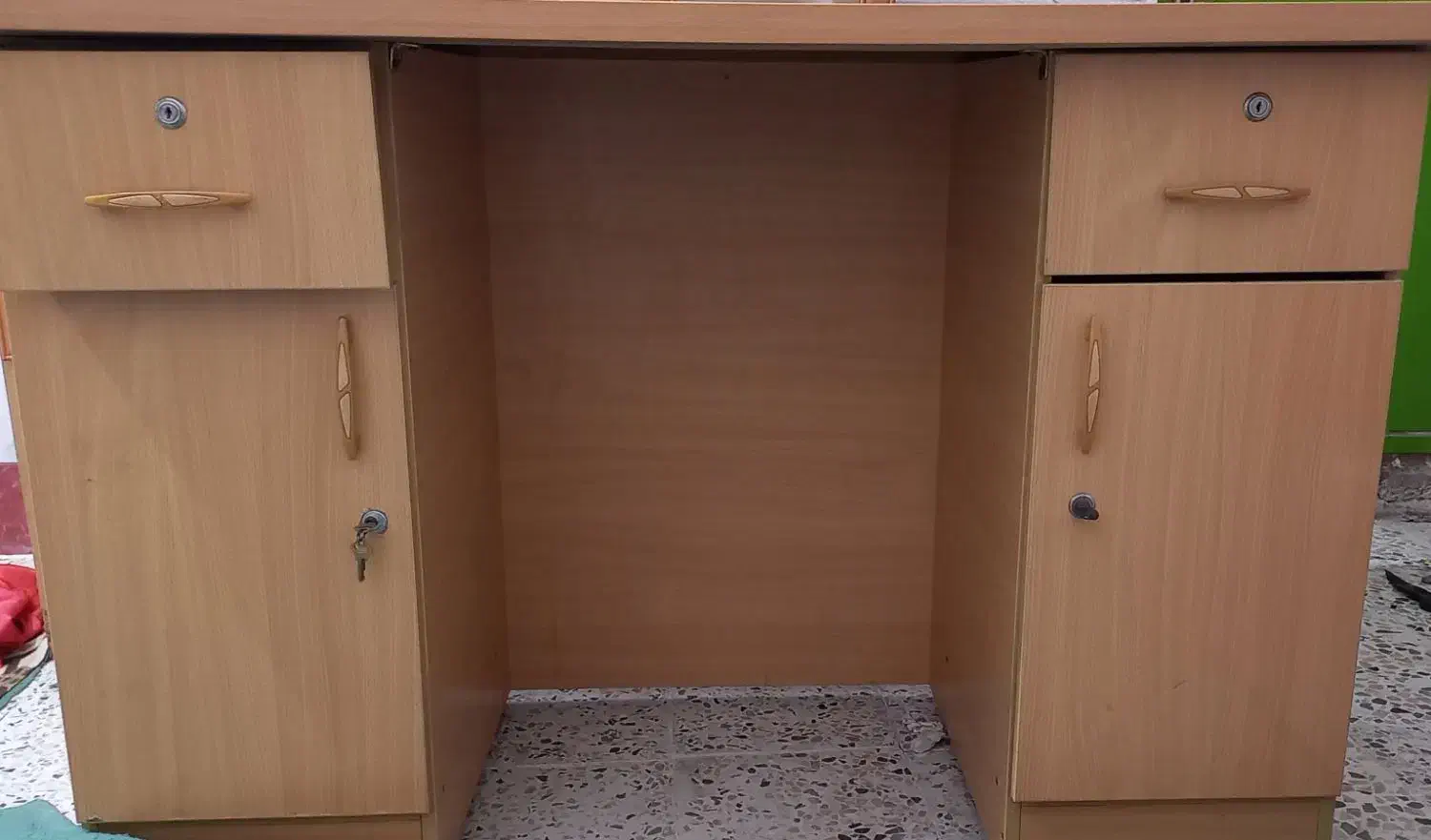 میز تحریر هم برای مغازه خیلی نو هست|میز تحریر و کامپیوتر|چغادک, |دیوار