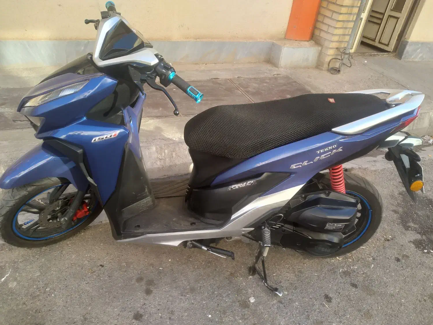 موتور کلیک توسن|موتورسیکلت|میانه, |دیوار