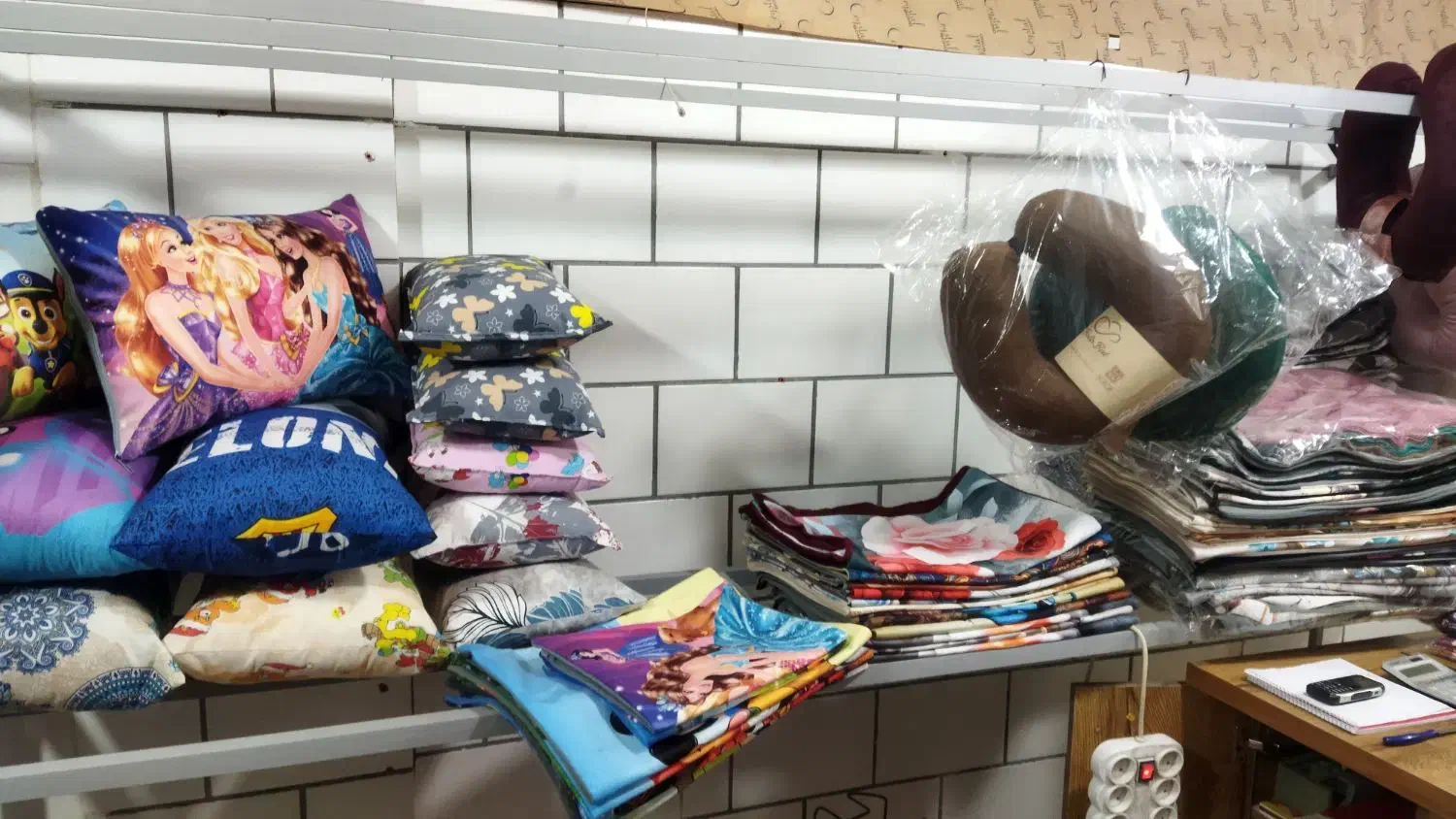 لحاف دوزی و پنبه زنی فراهانی|رختخواب، بالش، پتو|اراک, |دیوار