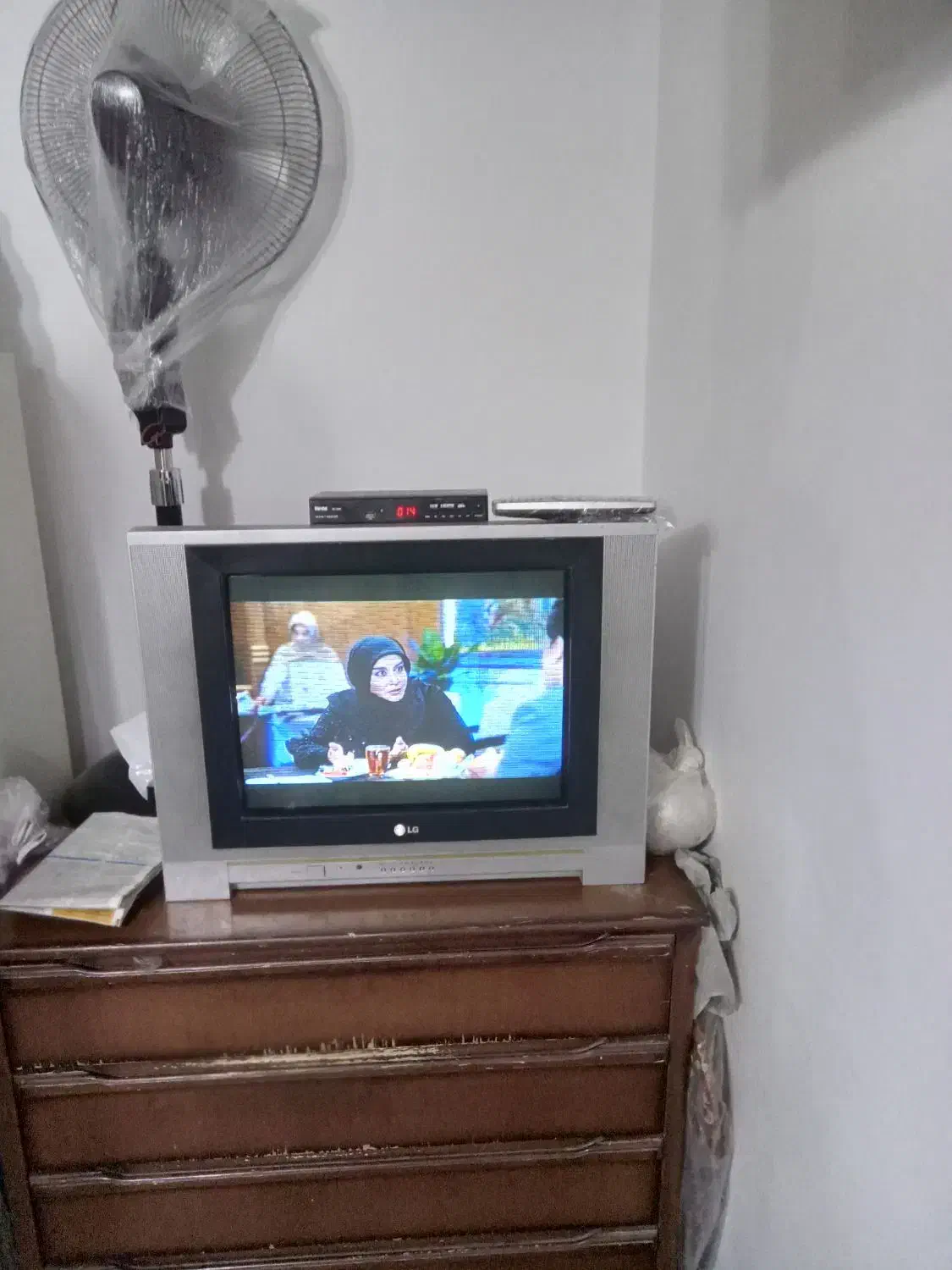 تلویزیون ۲۱ اینچ ال جی|تلویزیون و پروژکتور|اراک, |دیوار