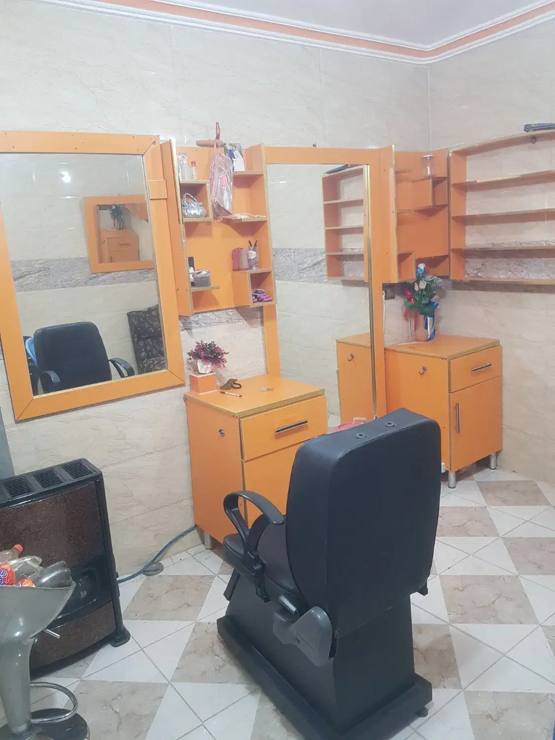 فروش دکوری آرایشگاه وصندلی|آرایشگاه و سالنهای زیبایی|گوراب زرمیخ, |دیوار