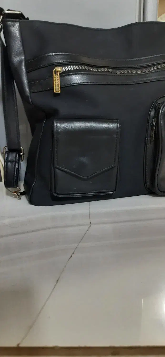 کیف محکم و بزرگ در حد نو|کیف، کفش، کمربند|قم, چهل درخت|دیوار