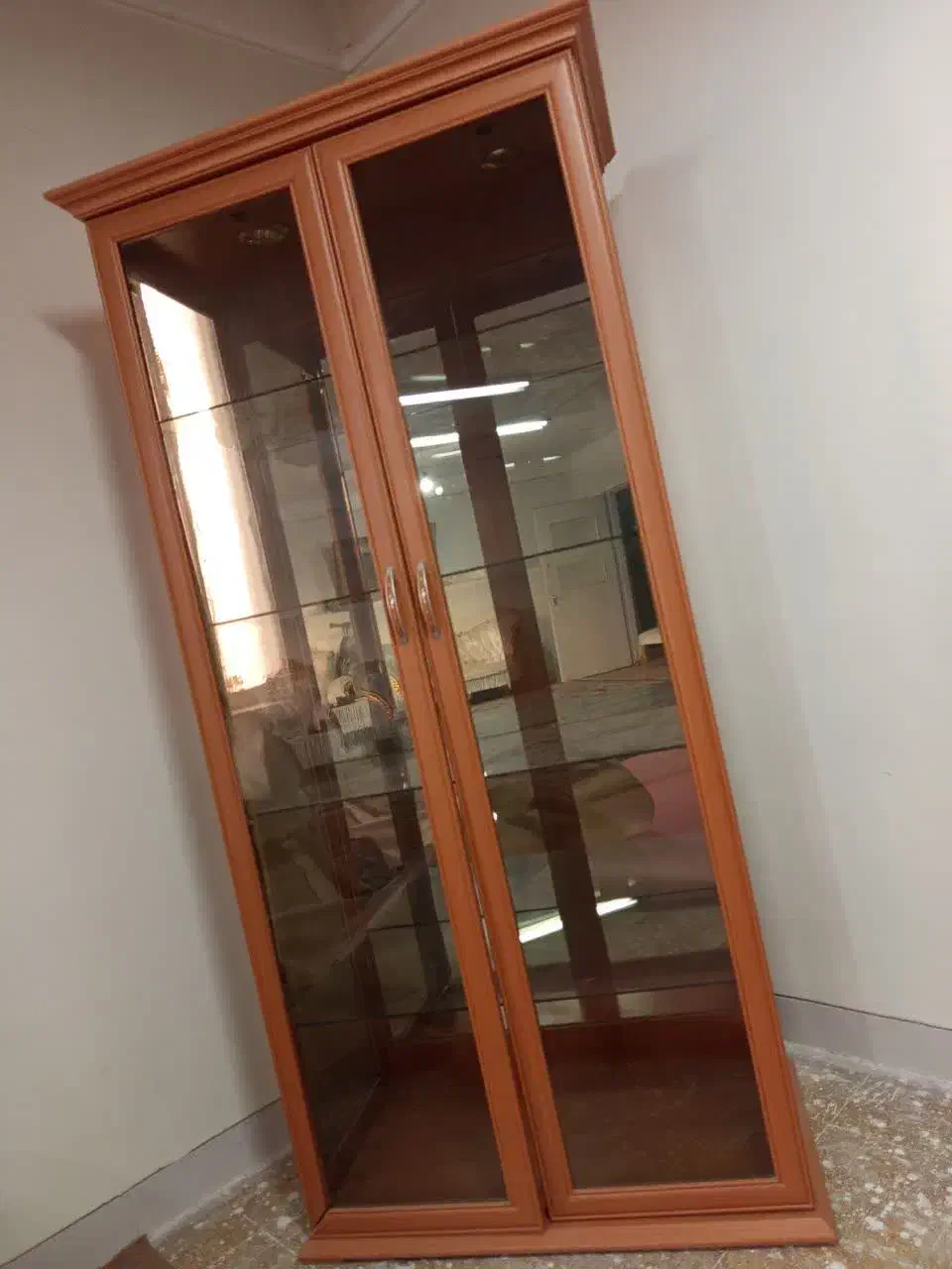 تلویزیون توشیبا بیست و هشت و میز فلزی وبوفه|تلویزیون و پروژکتور|تهران, قصر فیروزه ۱|دیوار