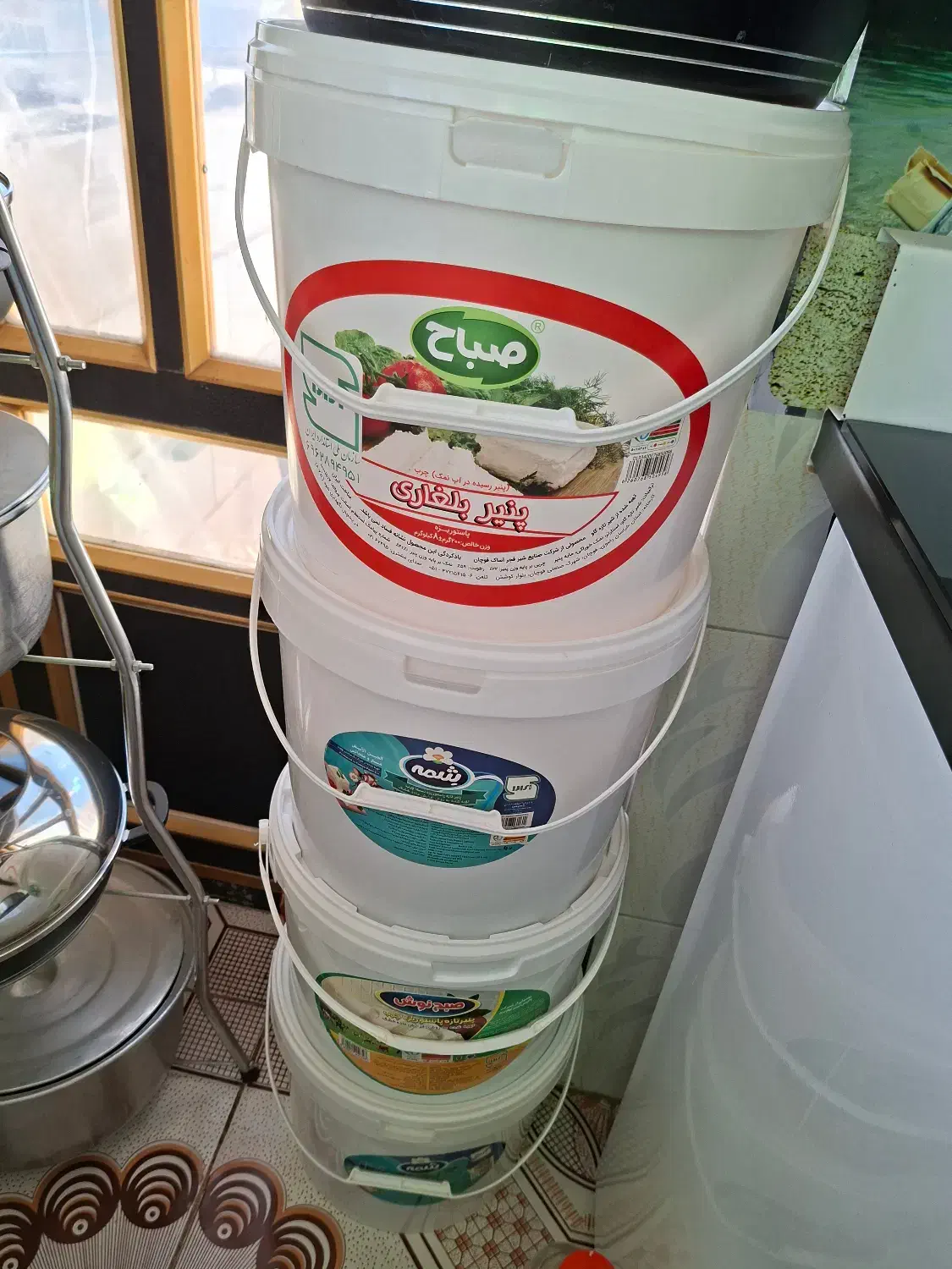 دبه پنیر|ظروف نگهدارنده، پلاستیکی، یک‌بارمصرف|هرسین, |دیوار