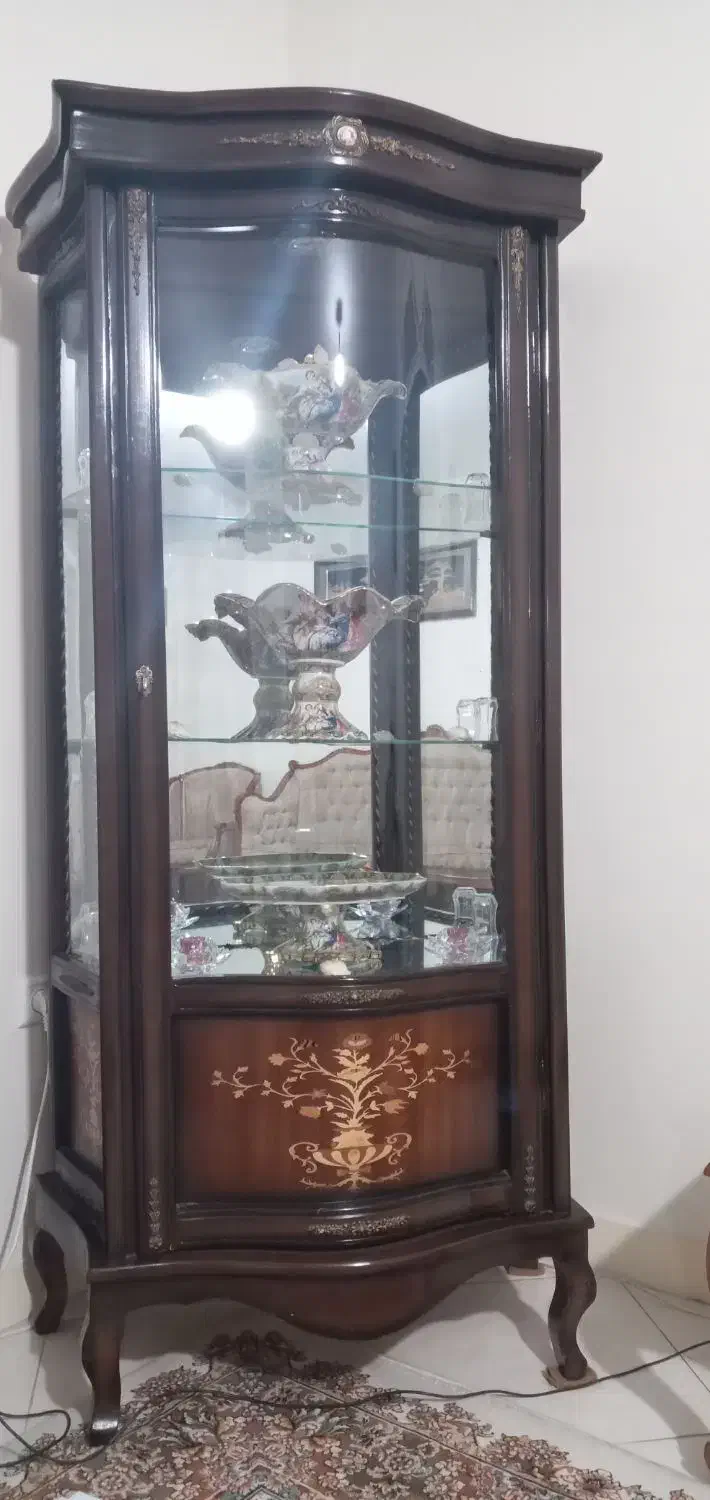 فروش میز تلویزیون و ویترین و یک دست مبل ۷ نفره|بوفه، ویترین، کنسول|تهران, والفجر (افسریه)|دیوار