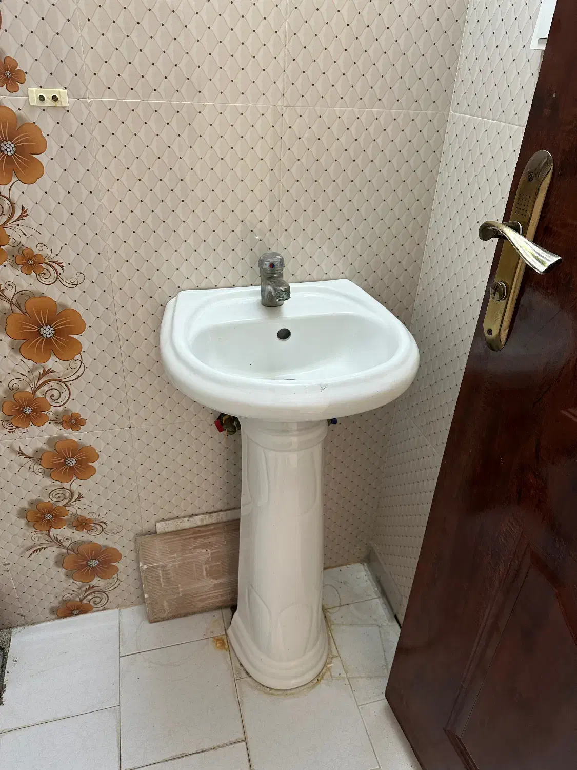 روشویی ایستاده به همراه شیر اهرمی|لوازم سرویس بهداشتی|مشهد, امیریه|دیوار