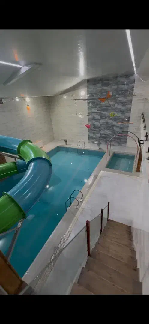 ویلای استخردار لاکچری با سرسره آبی اصفهان|اجارهٔ کوتاه‌مدت ویلا و باغ|اصفهان, شهرک زاینده رود|دیوار