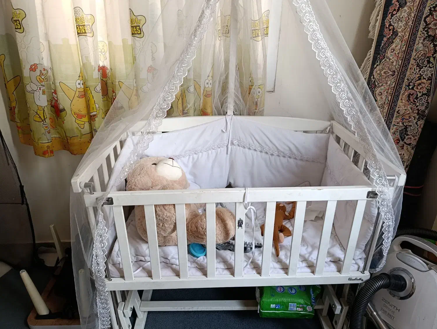 تخت نوزاد|تخت و صندلی بچه|بومهن, |دیوار