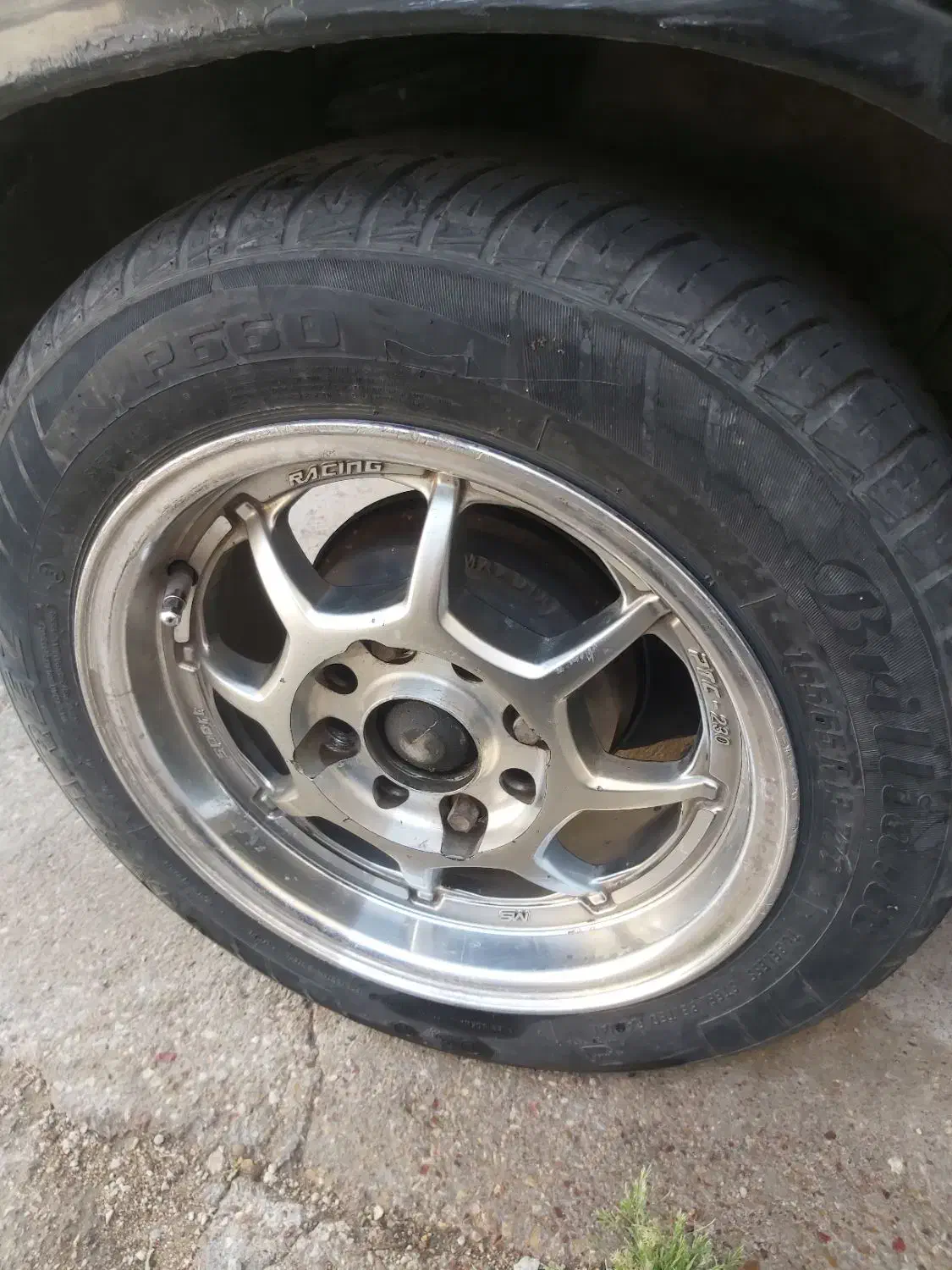 لاستیک با رینگ پرایدی|قطعات یدکی و لوازم جانبی|شیراز, بالا کفت|دیوار