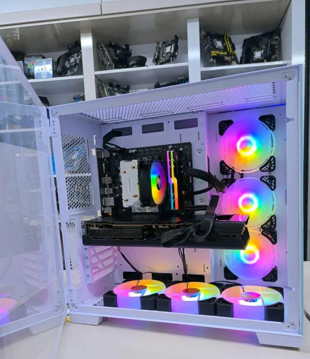 کیس حرفه گیمینگ رندرینگb760 نسل14و13با 8گیگ گرافیک|رایانه رومیزی|تبریز, |دیوار