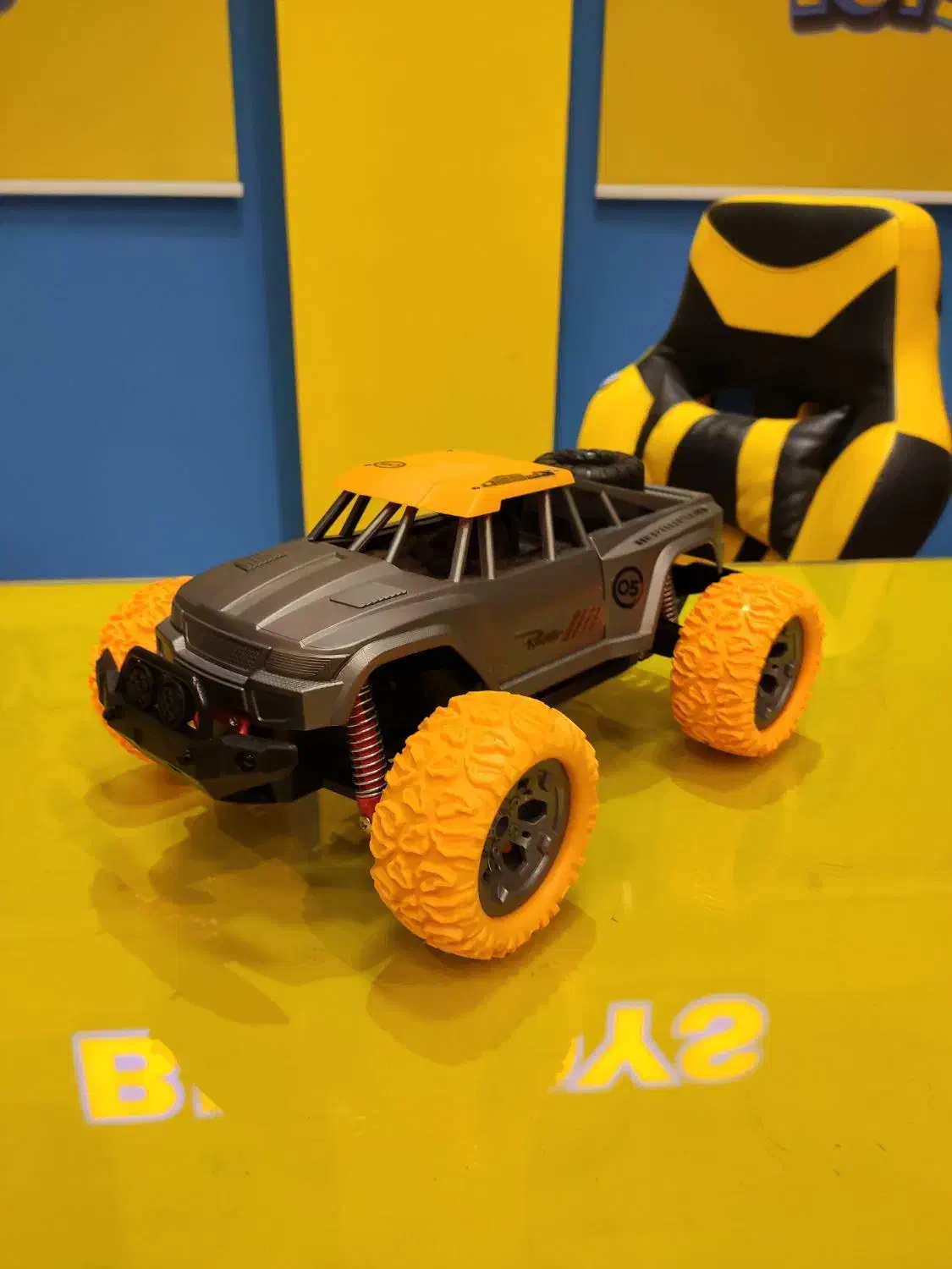 ماشین کنترلی آفرود ۲۵ کیلومتر رپتور|اسباب‌‌بازی|تهران, گلستان (شهرک راه آهن)|دیوار