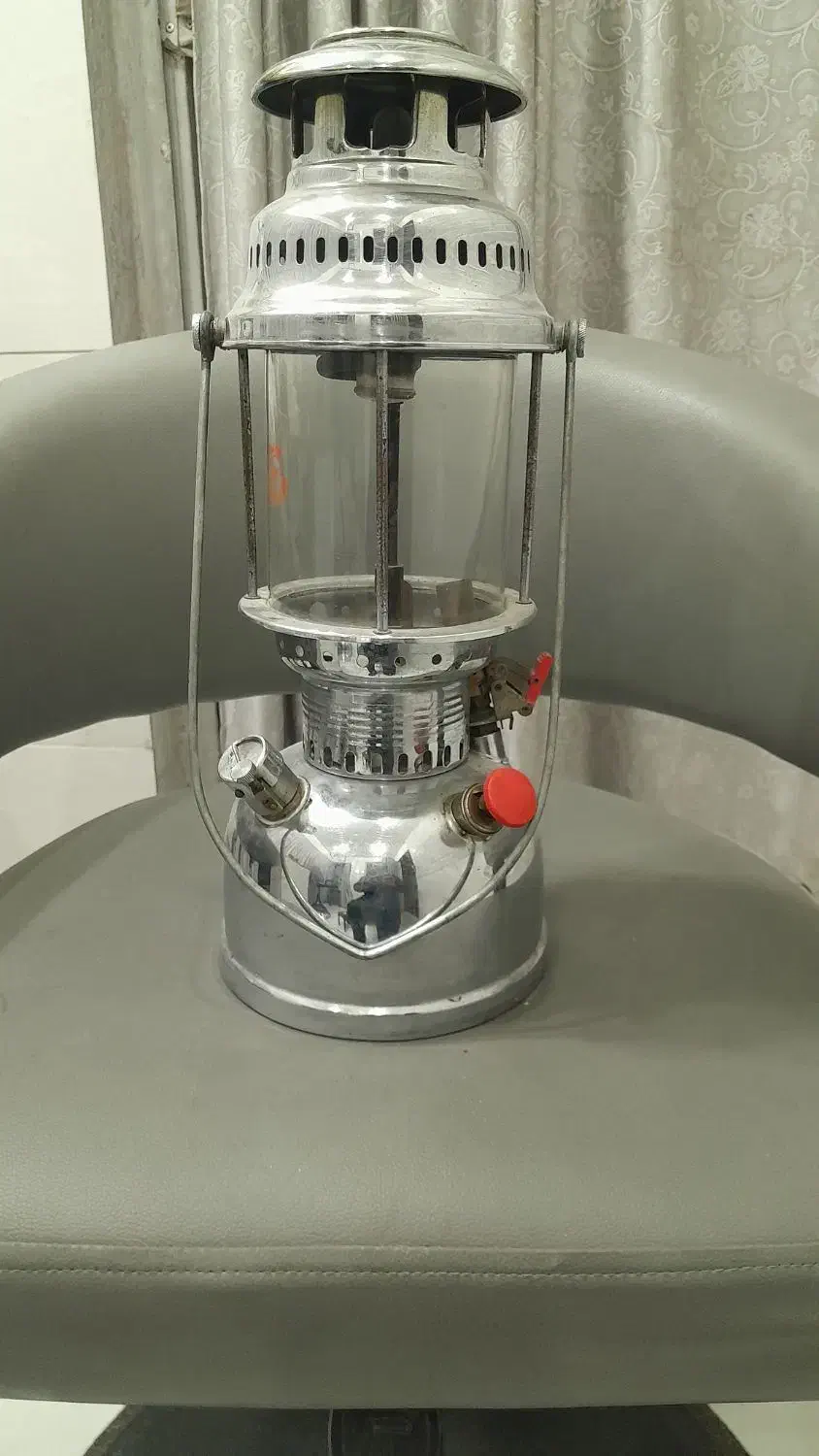 چراغ زنبوری|کلکسیون اشیاء عتیقه|کرج, ساسانی (قلمستان)|دیوار