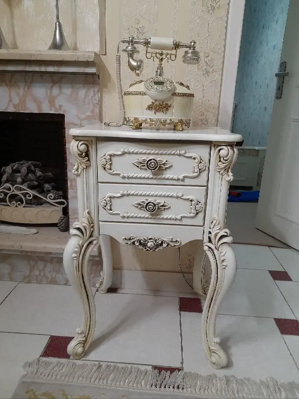 تلفن همراه با میز تلفن شیک|تلفن رومیزی|قدس, شهرقدس|دیوار