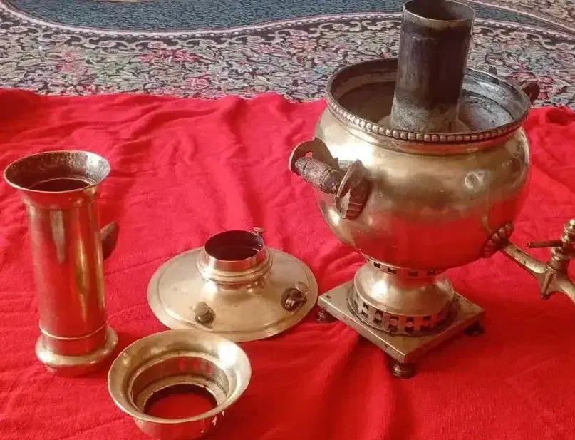 سماور زغالی قدیمی|کلکسیون اشیاء عتیقه|کرمان, |دیوار