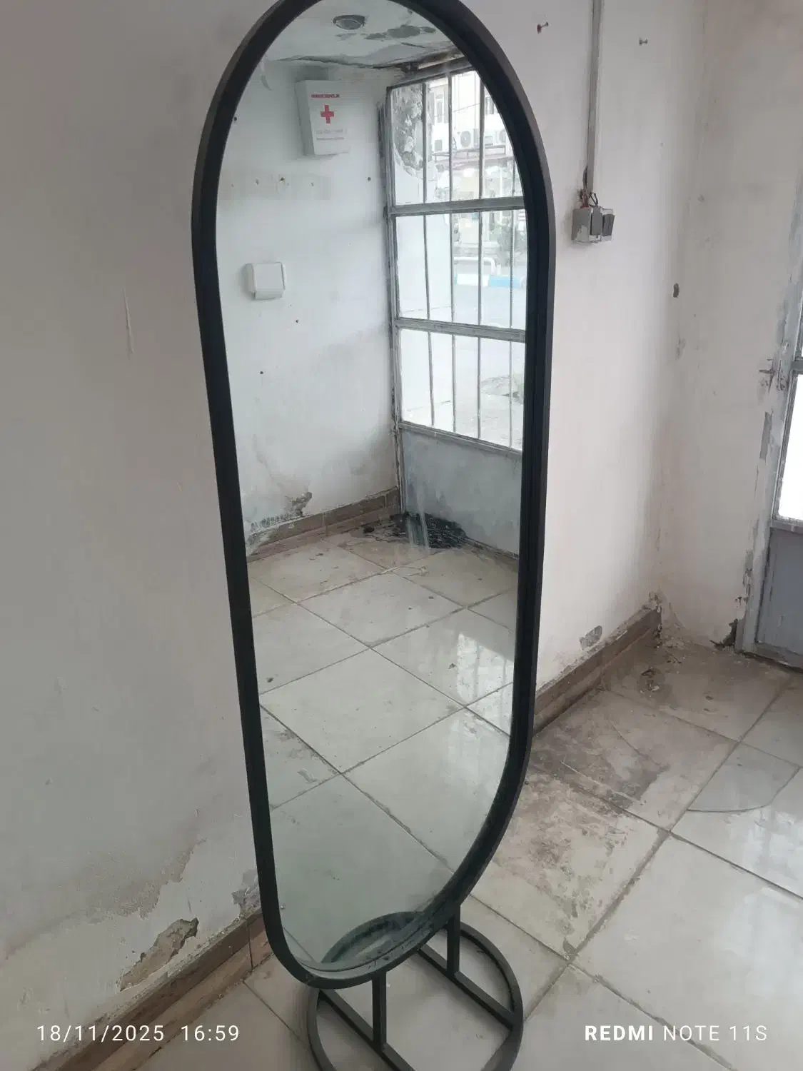 آینه بلند|آینه|ایذه, |دیوار