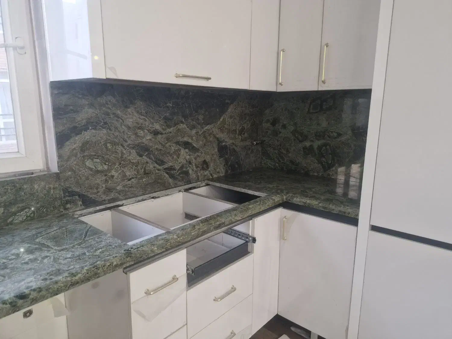 استخدام کارگر ماهر سنگ و سرامیک ، کانتر و روشویی|استخدام معماری، عمران و ساختمانی|کرج, دهقان ویلا|دیوار