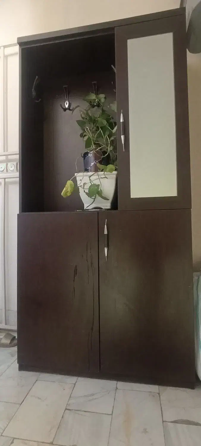 جا کفشی جادار سالم جنس خیلی خوب دوتومن|جاکفشی، کمد، دراور|تهران, مسعودیه|دیوار