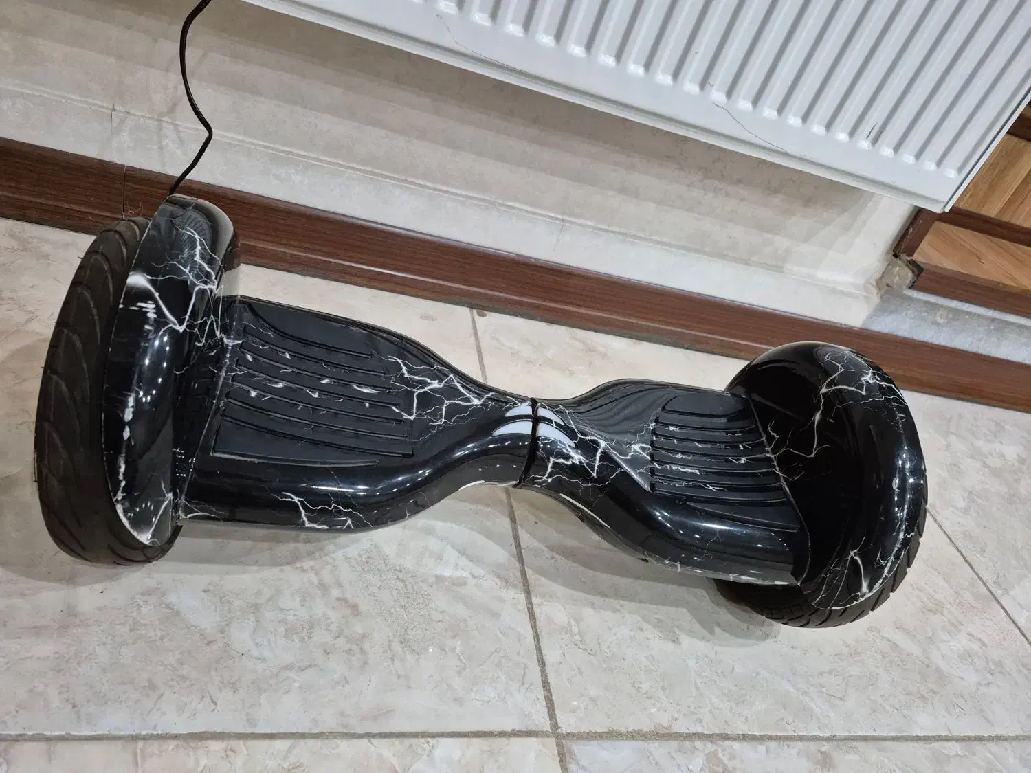 اسکوتر برقی|دوچرخه، اسکیت، اسکوتر|ایوان, |دیوار