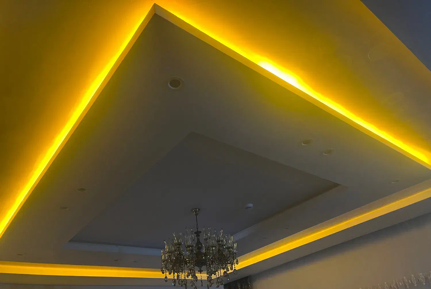 نور مخفی|ریسه و چراغ تزئینی|اراک, |دیوار