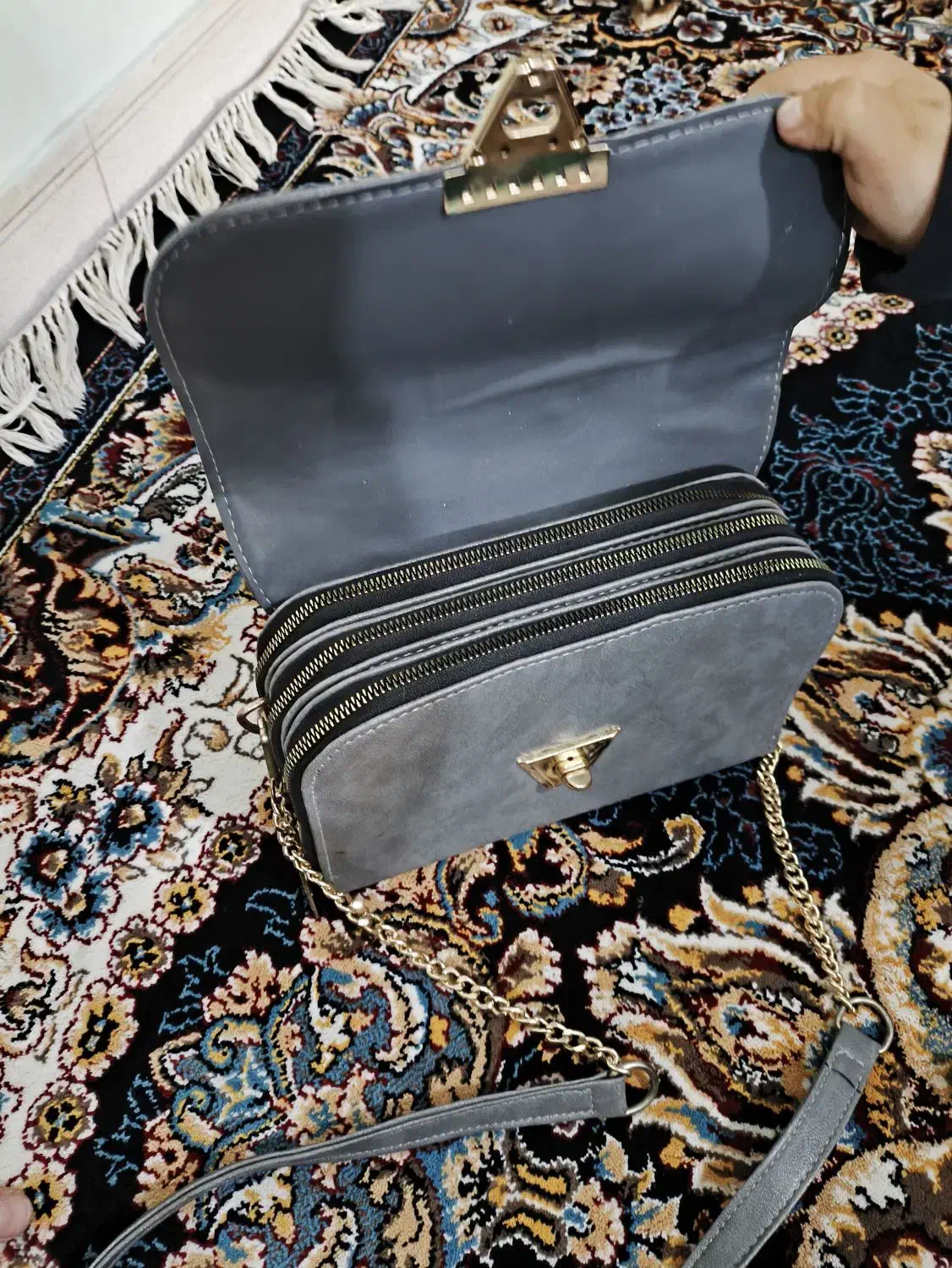 کیف|کیف، کفش، کمربند|ری, منصوریه منگل|دیوار