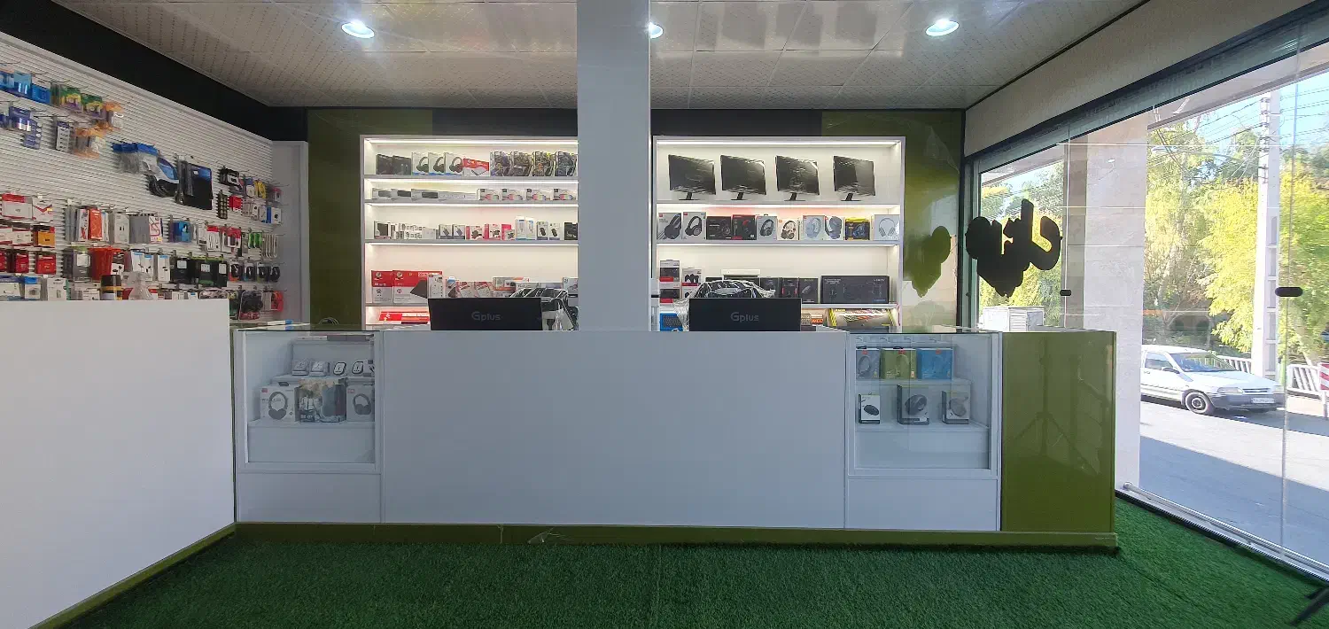 واگذاری کافی نت و فروشگاه کالای دیجیتال|اجارهٔ مغازه و غرفه|قم, شهدا|دیوار